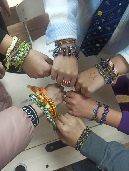 Майстер-клас з виготовлення браслетів з атласних стрічок та бісеру