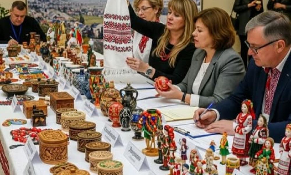 ЗАПРОШУЄМО ВСІХ ОХОЧИХ ВЗЯТИ УЧАСТЬ У КОНКУРСІ “УКРАЇНСЬКИЙ СУВЕНІР”