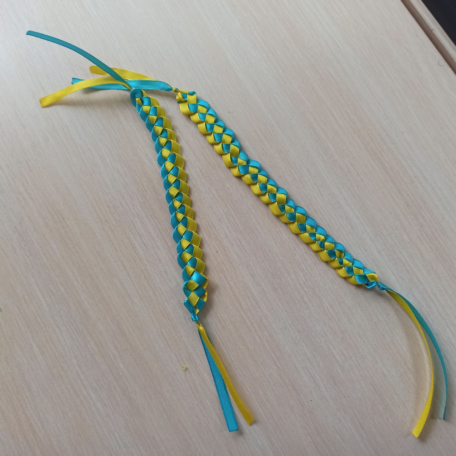 МК “Патріотичний браслет – оберіг із стрічок”